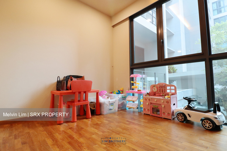 Esparina Residences (D19), Condominium #179832502